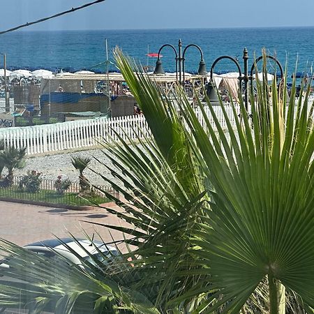 Appartamento Aria Del Mare ヴェンティミーリア エクステリア 写真