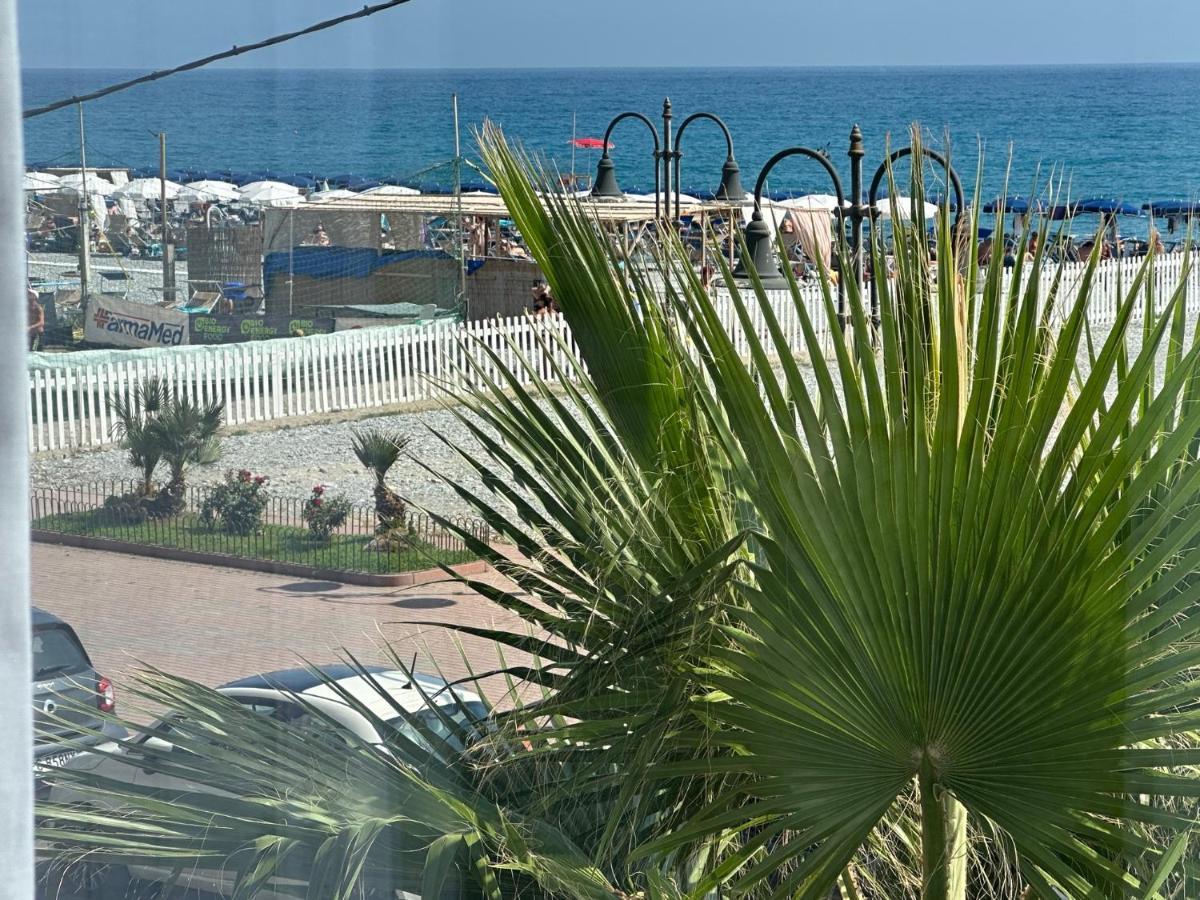 Appartamento Aria Del Mare ヴェンティミーリア エクステリア 写真